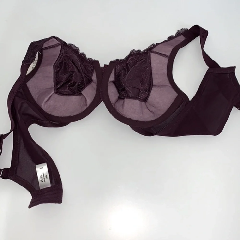 Elila purple/plum color lace underwire bra.  Size 36D. ‎ Adjustable straps.  New